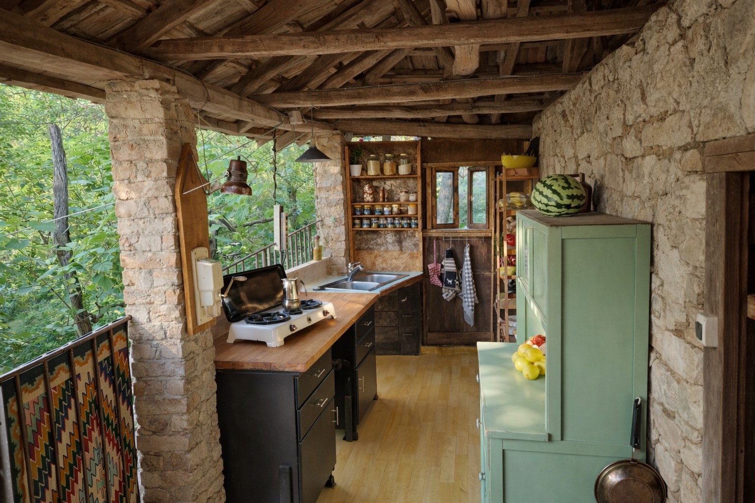 Ndriçim atmosferik brenda tendës glamping në PasneserPark